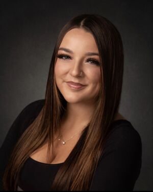 Amanda- Cosmetologist Beachside